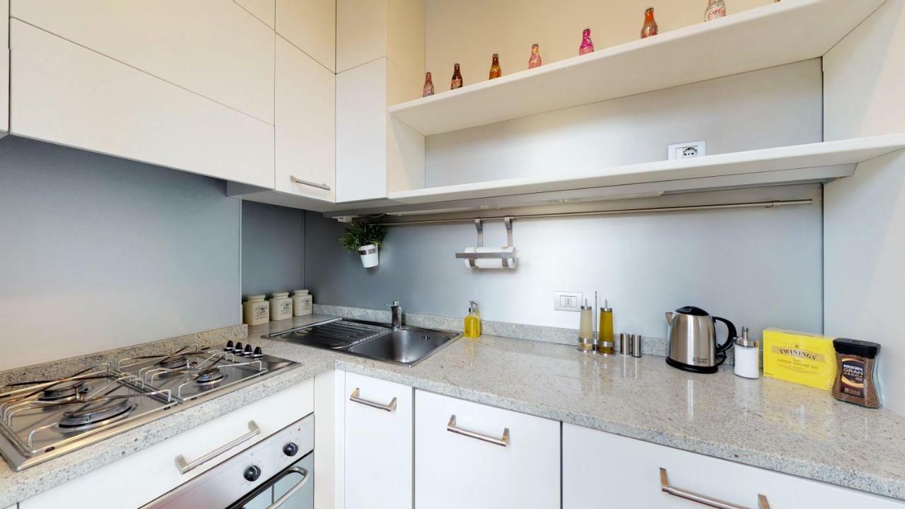 Design Apartment Near Duomo Square Milano Ngoại thất bức ảnh