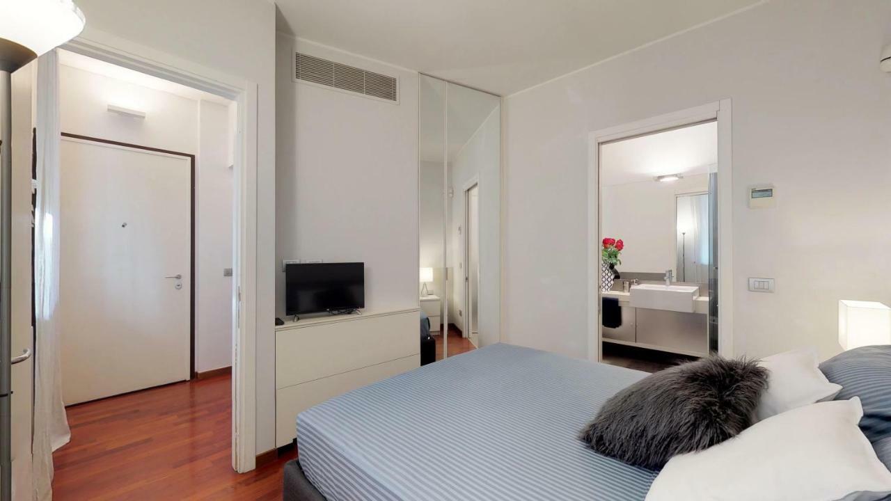 Design Apartment Near Duomo Square Milano Ngoại thất bức ảnh
