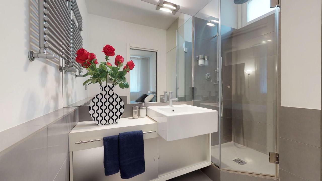 Design Apartment Near Duomo Square Milano Ngoại thất bức ảnh