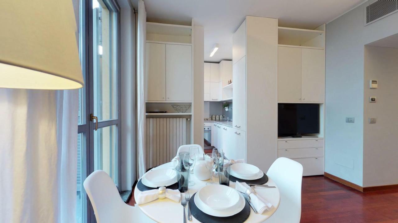 Design Apartment Near Duomo Square Milano Ngoại thất bức ảnh